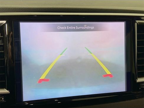 Used 2025 Chrysler Pacifica Select image 13