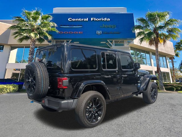 Used 2024 Jeep Wrangler Unlimited Sahara w/ Technology Group AWD/4WD image 5