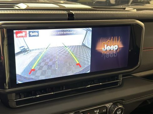 Used 2024 Jeep Wrangler Unlimited Rubicon w/ Technology Group image 29