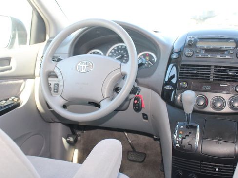 Used 2005 Toyota Sienna LE FWD image 20