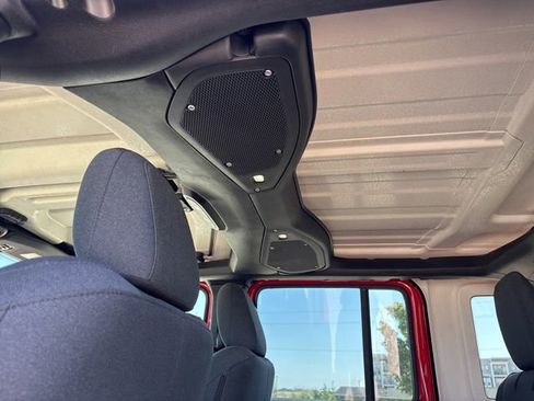 Used 2024 Jeep Wrangler Unlimited Sahara AWD/4WD image 17