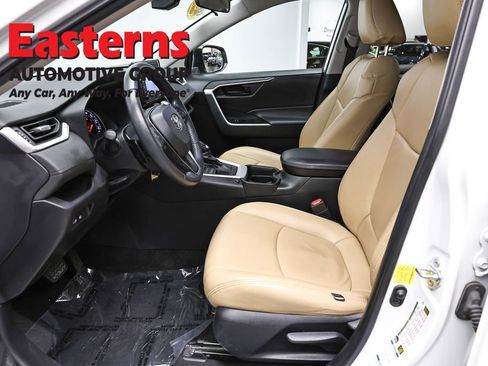 Used 2021 Toyota RAV4 LE image 14