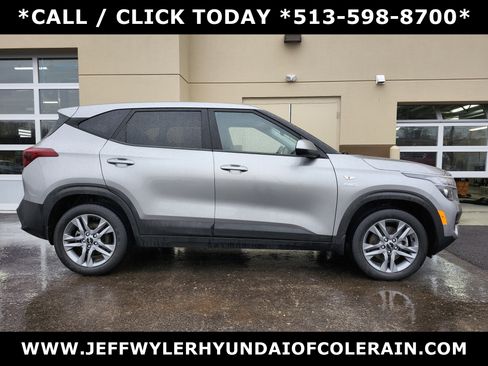 Used 2023 Kia Seltos LX image 2