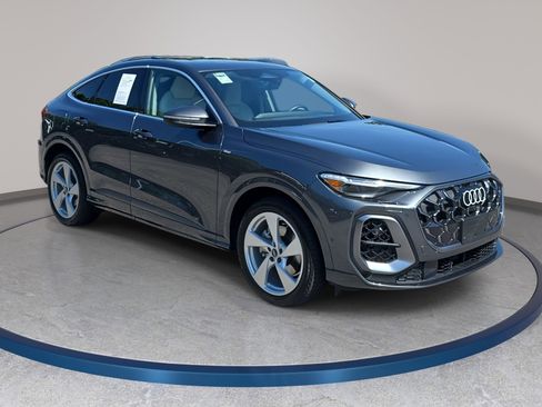 Used 2025 Audi Q5 Prestige w/ 20" Wheel Package AWD/4WD image 3