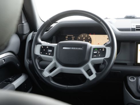 Used 2023 Land Rover Defender 90 X-Dynamic SE image 9