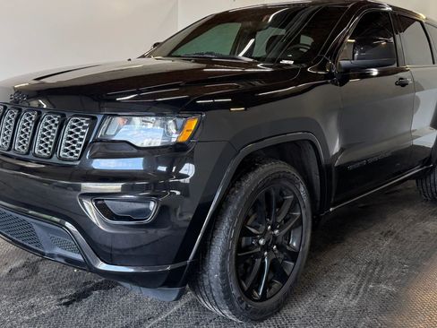 Used 2019 Jeep Grand Cherokee Altitude AWD/4WD image 2
