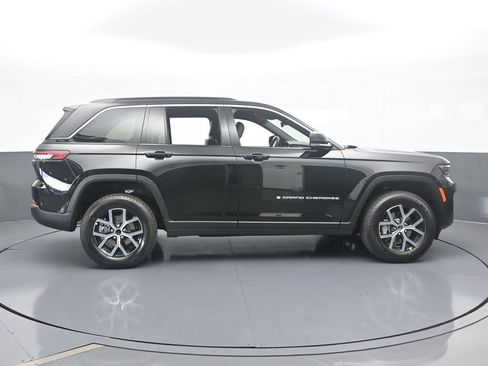 Used 2025 Jeep Grand Cherokee Limited image 7