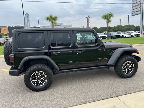 Certified 2025 Jeep Wrangler Unlimited Rubicon w/ Convenience Group AWD/4WD image 3