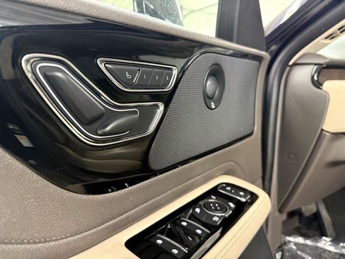 Used 2020 Lincoln Aviator Reserve w/ Elements Package Plus image 12