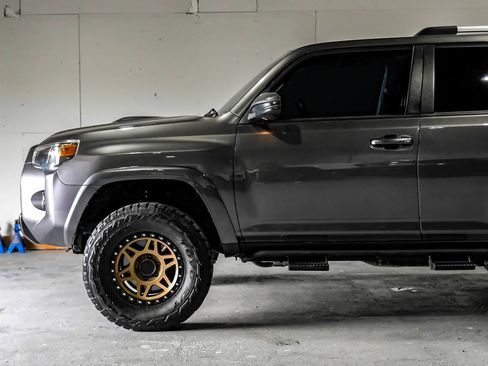 Used 2018 Toyota 4Runner TRD Off-Road Premium AWD/4WD image 13
