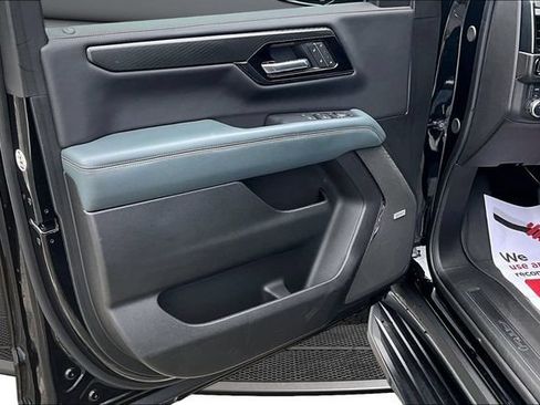 Used 2025 GMC Yukon XL AT4 AWD/4WD image 20