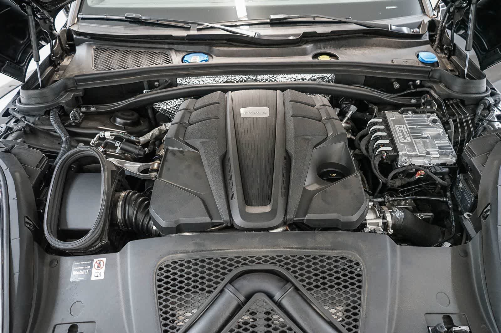 Certified 2026 Porsche Macan S AWD/4WD image 32
