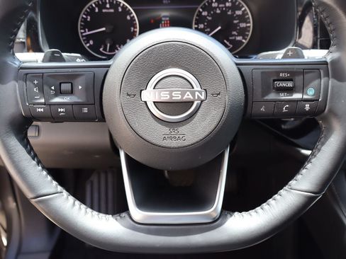 Used 2025 Nissan Pathfinder SV AWD/4WD image 12