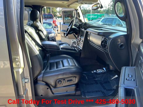 Used 2005 HUMMER H2 w/ Preferred Equipment Group AWD/4WD image 32