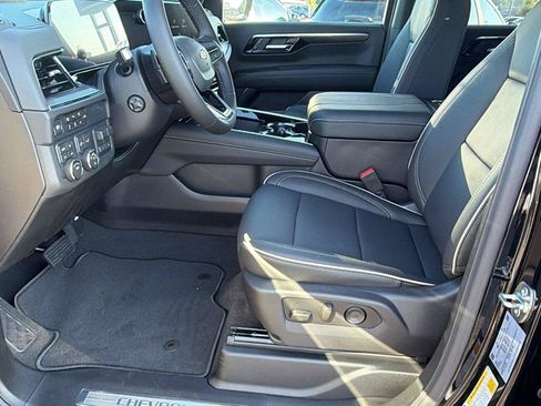 New 2026 Chevrolet Suburban Premier AWD/4WD image 16