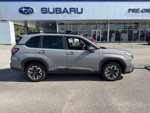 Used 2026 Subaru Forester Premium AWD/4WD image 2
