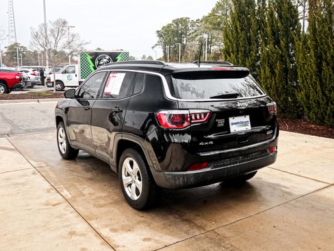 Used 2018 Jeep Compass Latitude w/ Popular Equipment Group image 8