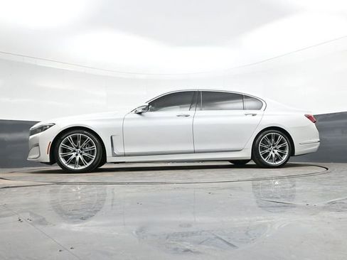 Used 2020 BMW 740i w/ Premium Package image 32