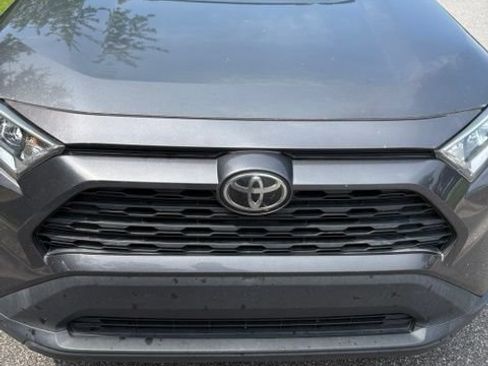 Used 2019 Toyota RAV4 XLE w/ Convenience Package FWD image 6