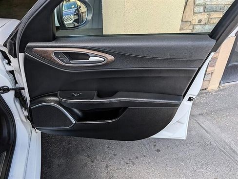 Used 2020 Alfa Romeo Giulia Ti w/ Active Blind Spot Package AWD/4WD image 30