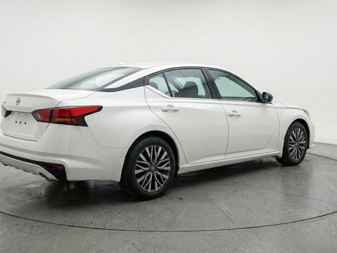 Used 2025 Nissan Altima 2.5 SV FWD image 9
