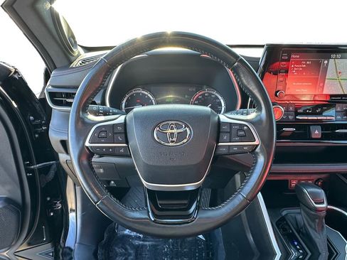 Used 2022 Toyota Highlander XSE image 12