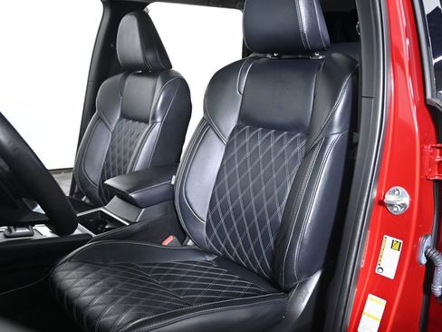 Used 2024 Mitsubishi Outlander SEL image 25