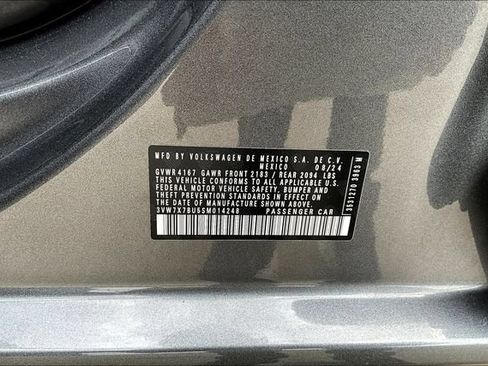 Used 2025 Volkswagen Jetta SE FWD image 17