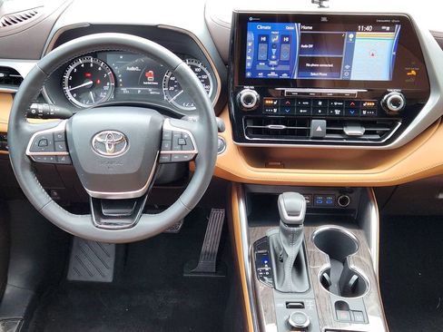 Used 2022 Toyota Highlander Platinum image 26