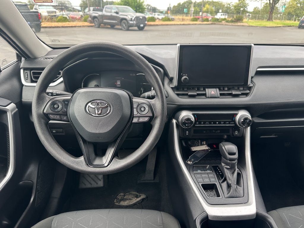 Used 2025 Toyota RAV4 XLE AWD/4WD image 15
