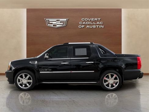 Used 2011 Cadillac Escalade EXT Luxury image 2