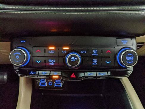 Used 2021 Dodge Durango SXT RWD image 9