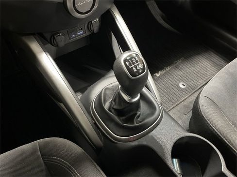 Used 2013 Hyundai Veloster image 24