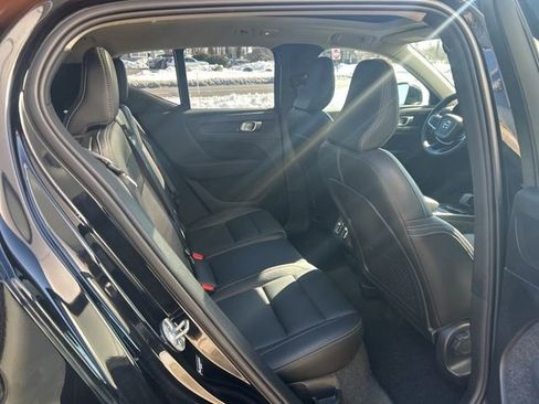 Certified 2025 Volvo XC40 B5 Core image 13
