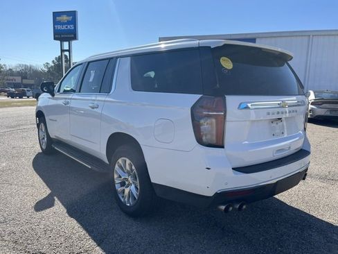 Used 2023 Chevrolet Suburban Premier image 3