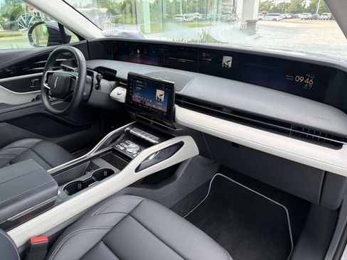 Certified 2025 Lincoln Nautilus Premier AWD/4WD image 22