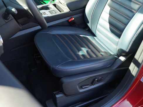 Used 2022 Ford Edge SEL w/ Sport Appearance Package image 9