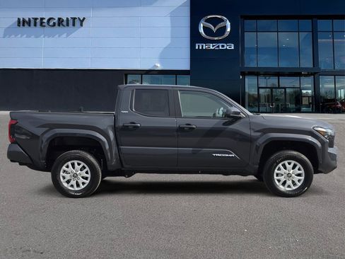 Used 2025 Toyota Tacoma SR5 image 3