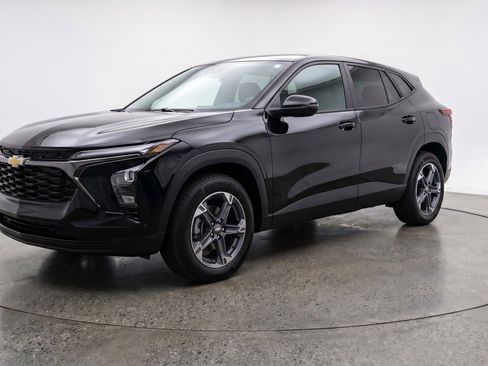 Used 2025 Chevrolet Blazer LT FWD image 3