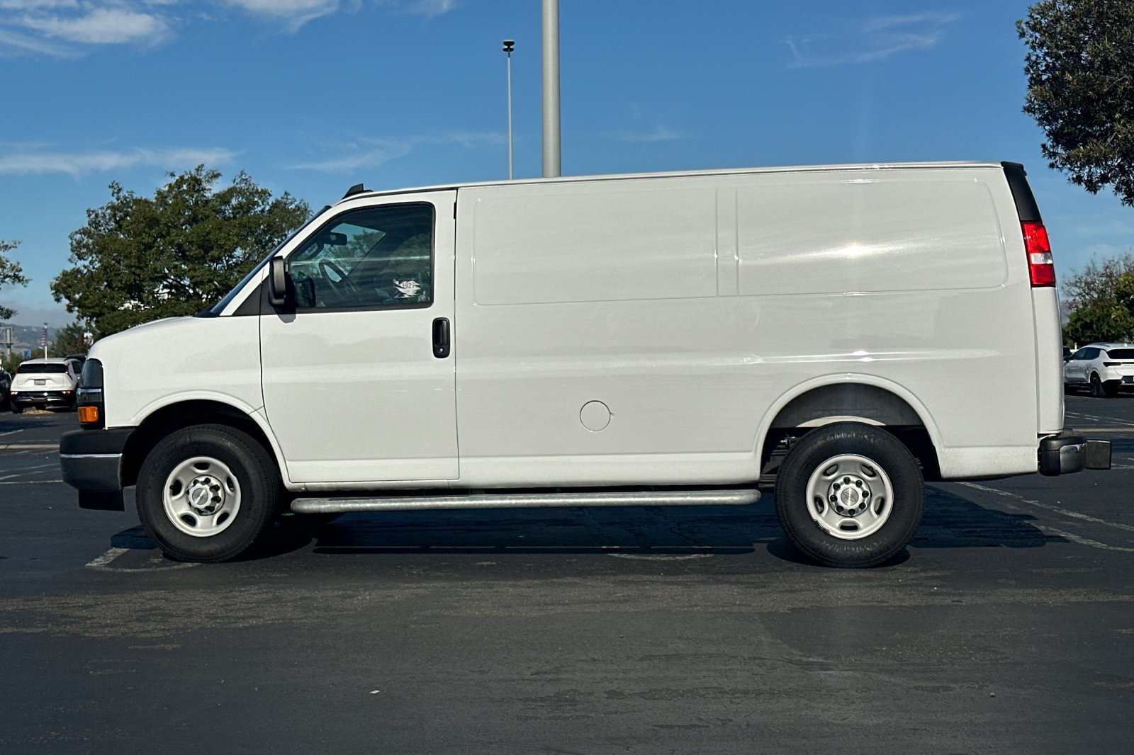 Used 2025 Chevrolet Express 2500 w/ Driver Convenience Package RWD image 7