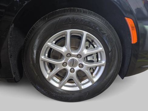 Used 2024 Chrysler Pacifica Touring-L FWD image 36