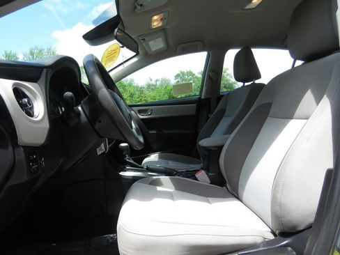 Used 2018 Toyota Corolla LE FWD image 10