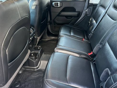 Used 2020 Jeep Wrangler Unlimited Sahara AWD/4WD image 12