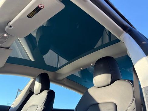 Used 2023 Tesla Model 3 Standard Range image 10