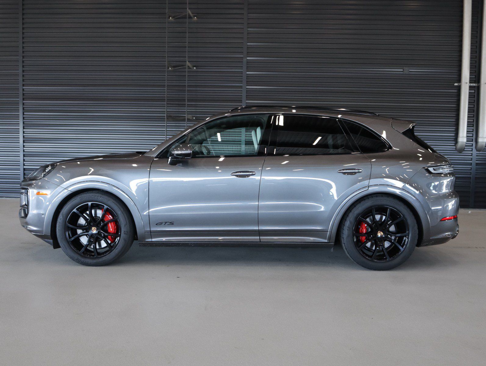 Certified 2025 Porsche Cayenne GTS AWD/4WD image 2