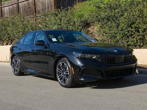 New 2026 BMW 530i xDrive w/ M Sport Package image 2