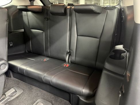 Used 2024 Toyota Highlander LE image 34