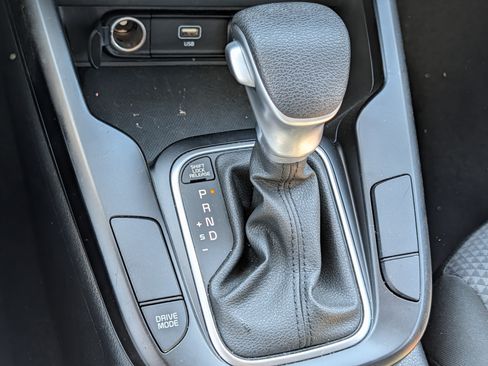 Certified 2025 Kia Soul LX w/ LX Technology Package FWD image 24