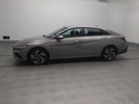 Used 2025 Hyundai Elantra SEL FWD image 2
