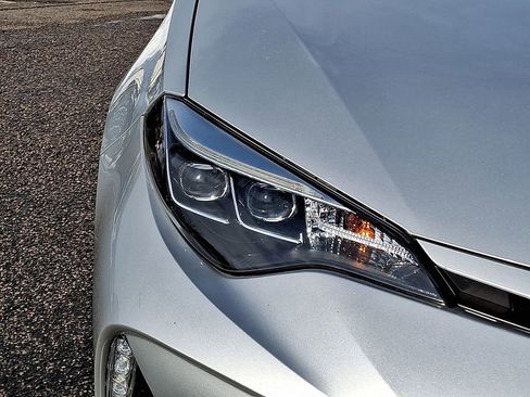 Used 2019 Toyota Corolla SE image 12